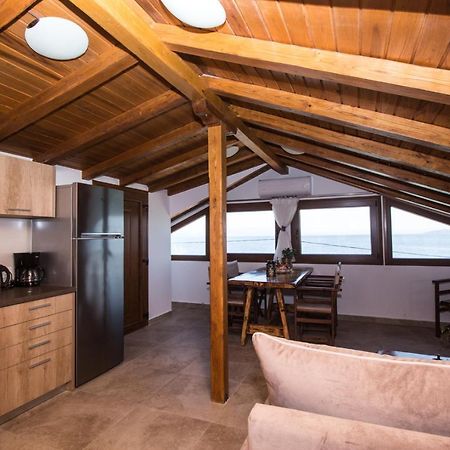 Golden Attic Apartment Nea Roda Ngoại thất bức ảnh