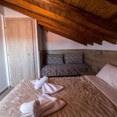 Golden Attic Apartment Nea Roda Ngoại thất bức ảnh