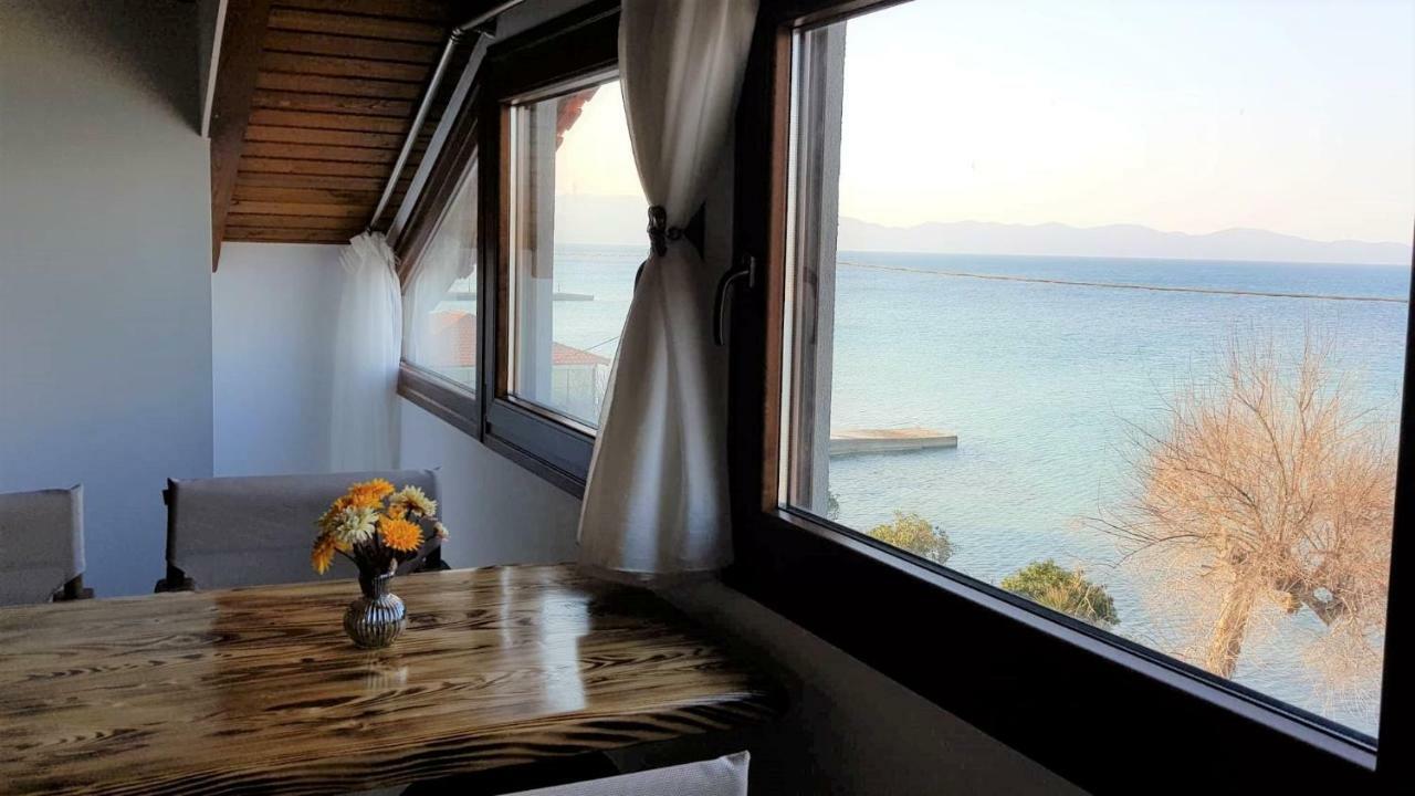 Golden Attic Apartment Nea Roda Ngoại thất bức ảnh