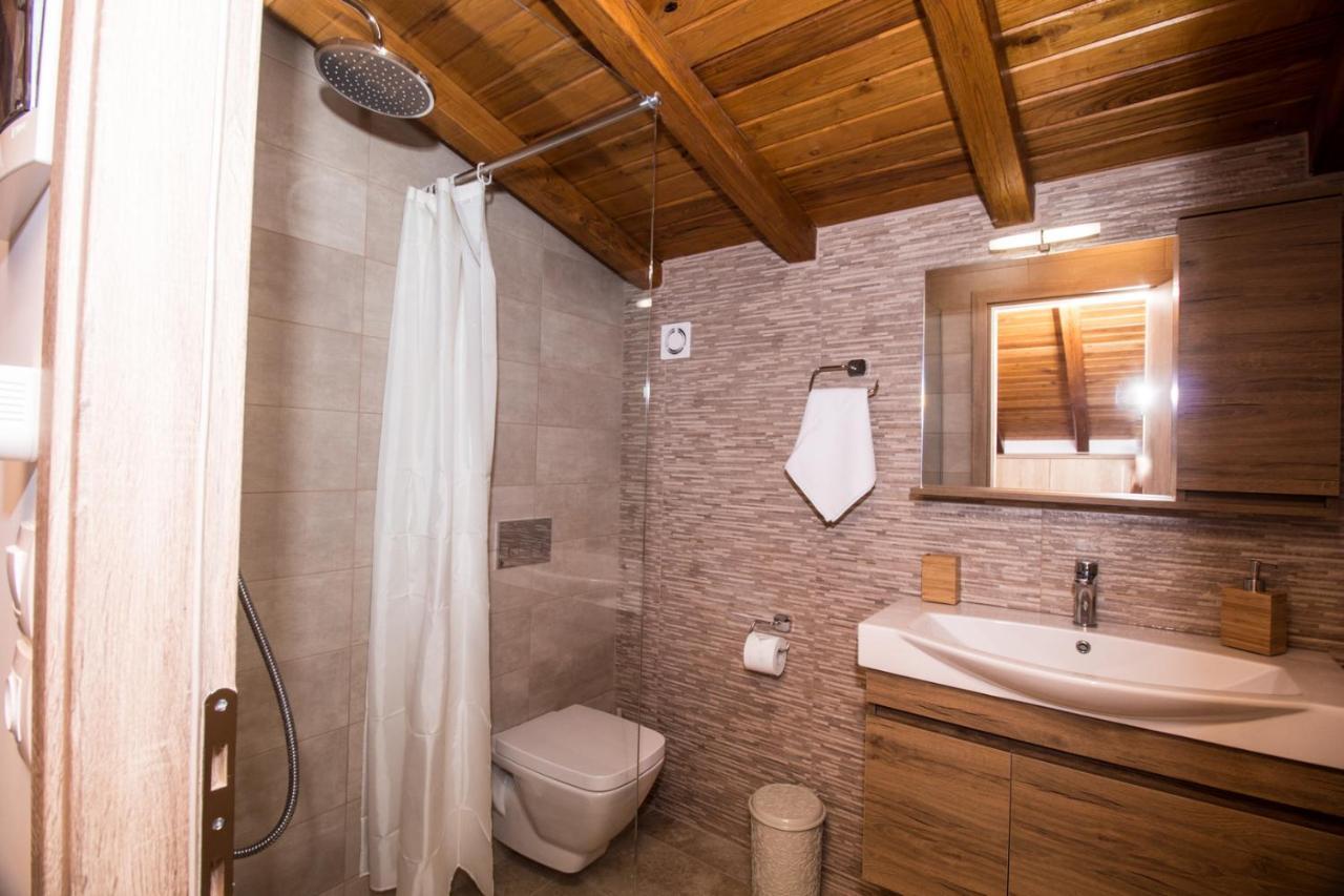 Golden Attic Apartment Nea Roda Ngoại thất bức ảnh