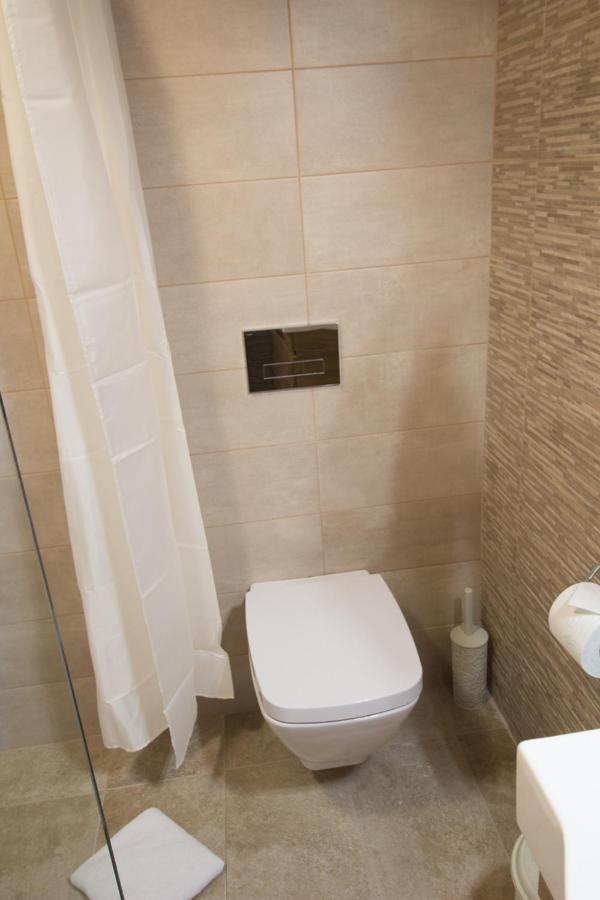 Golden Attic Apartment Nea Roda Ngoại thất bức ảnh