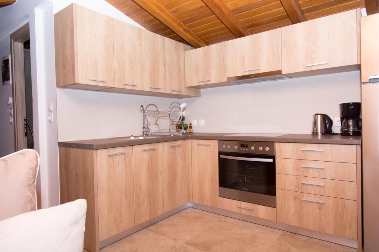 Golden Attic Apartment Nea Roda Ngoại thất bức ảnh