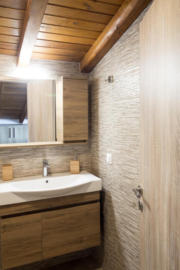 Golden Attic Apartment Nea Roda Ngoại thất bức ảnh