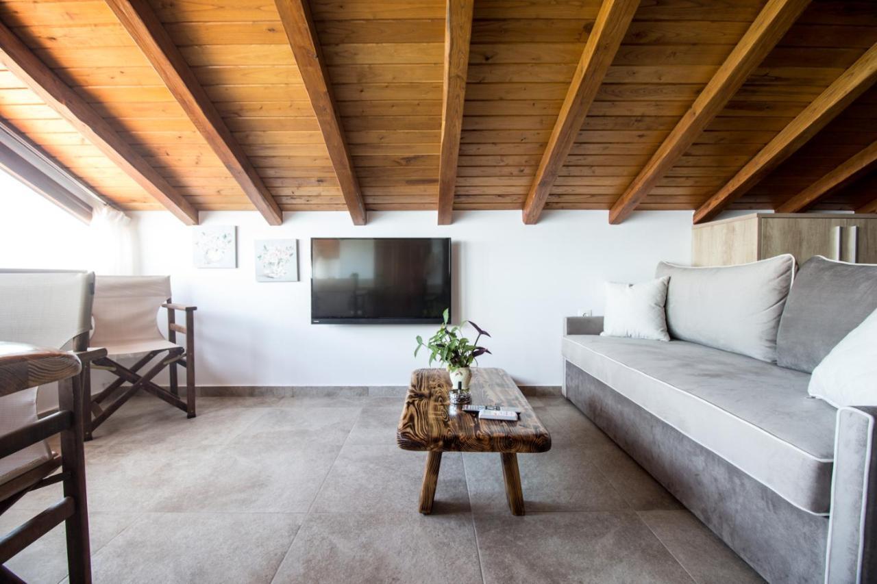 Golden Attic Apartment Nea Roda Ngoại thất bức ảnh