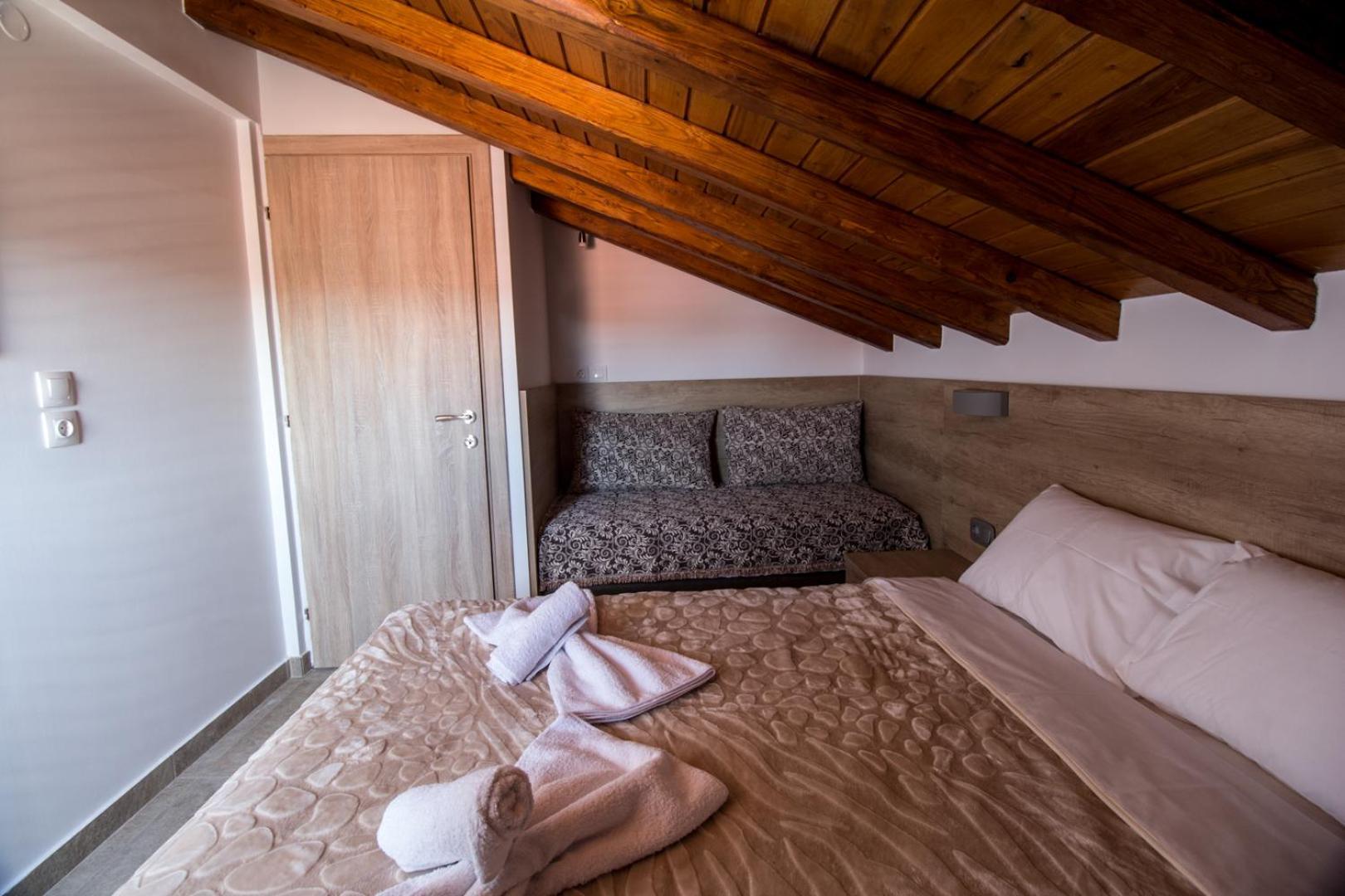 Golden Attic Apartment Nea Roda Ngoại thất bức ảnh