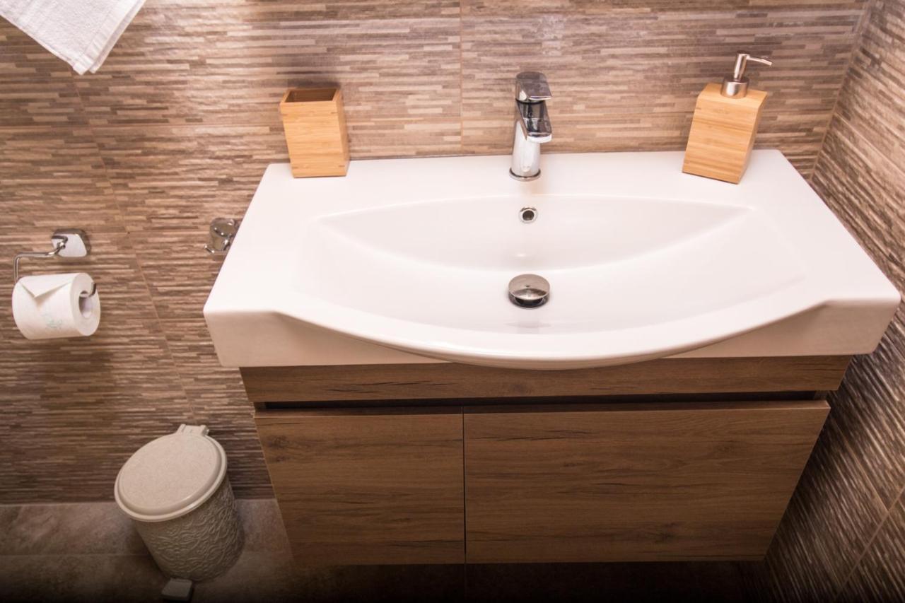 Golden Attic Apartment Nea Roda Ngoại thất bức ảnh