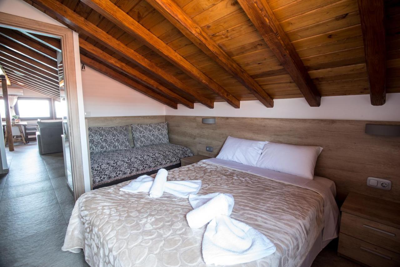 Golden Attic Apartment Nea Roda Ngoại thất bức ảnh